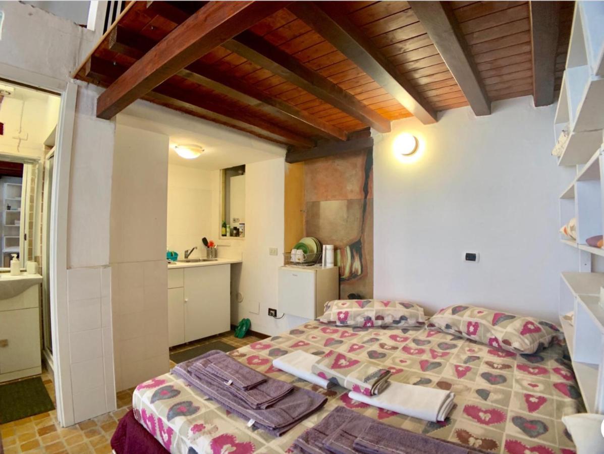 Flat Nirmala Studio-Shop Apartment Milan Bagian luar foto