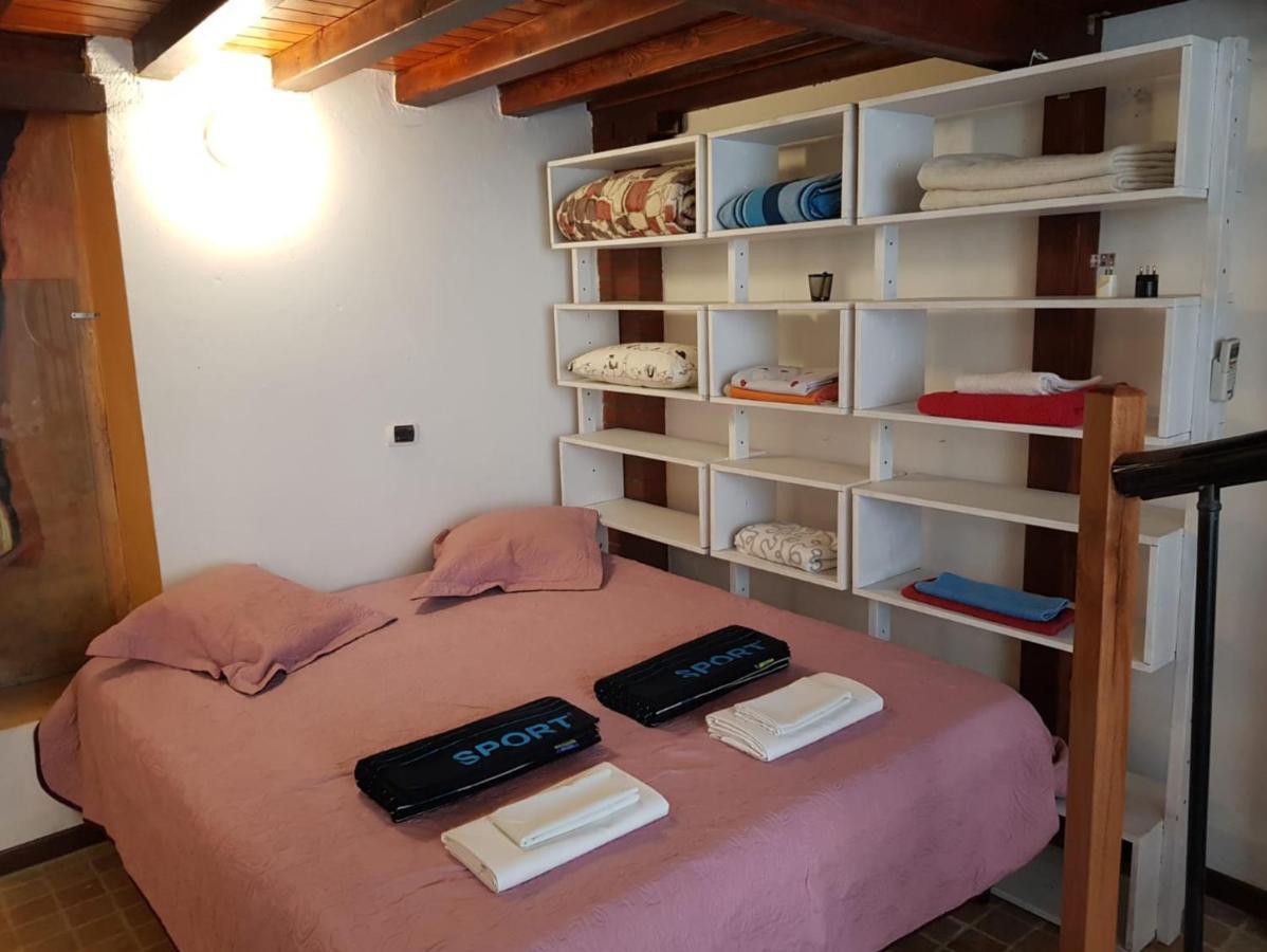 Flat Nirmala Studio-Shop Apartment Milan Bagian luar foto